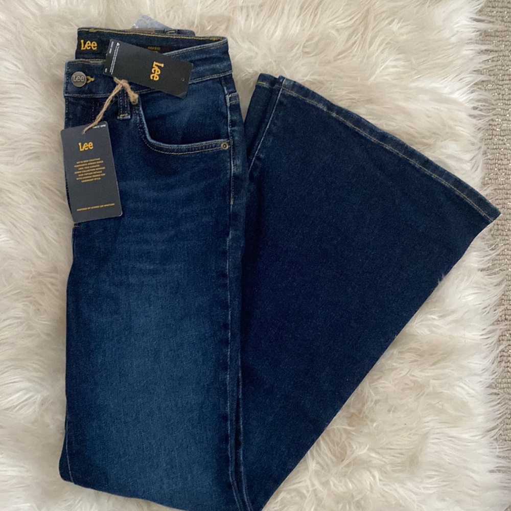 NWT never worn, brand new. Lee Jeans high rise flare vintage modern jeans